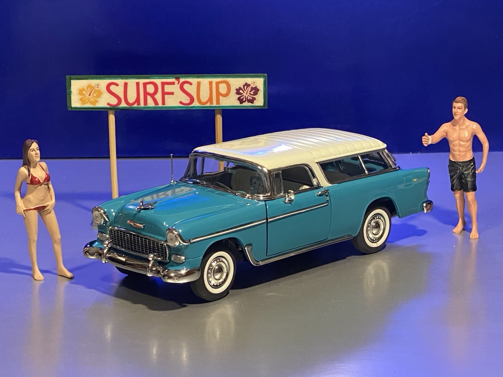 Danbury Mint 1955 Chevy Nomad / Boxed + Am. Diorama Surfer Jay & Bikini Girl Oct