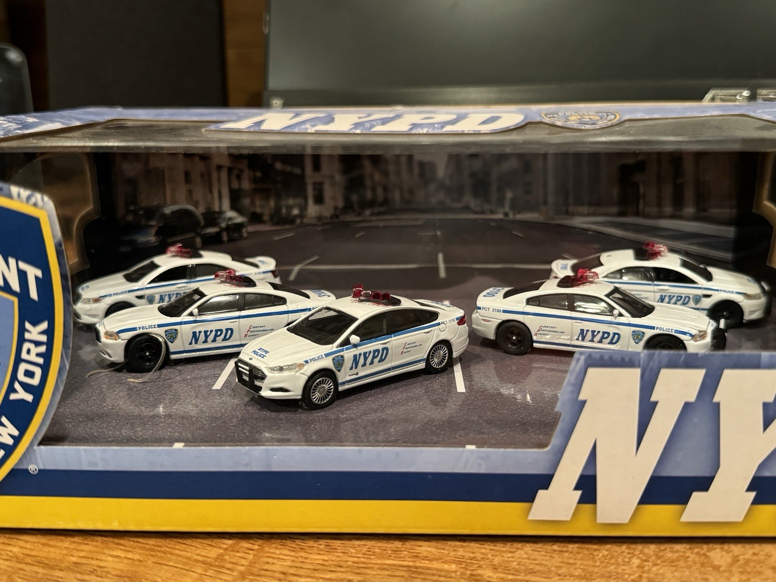 GREENLIGHT 1:64 NYPD 5pack DIORAMAS UNOPENED. Package Not 100% See Pics