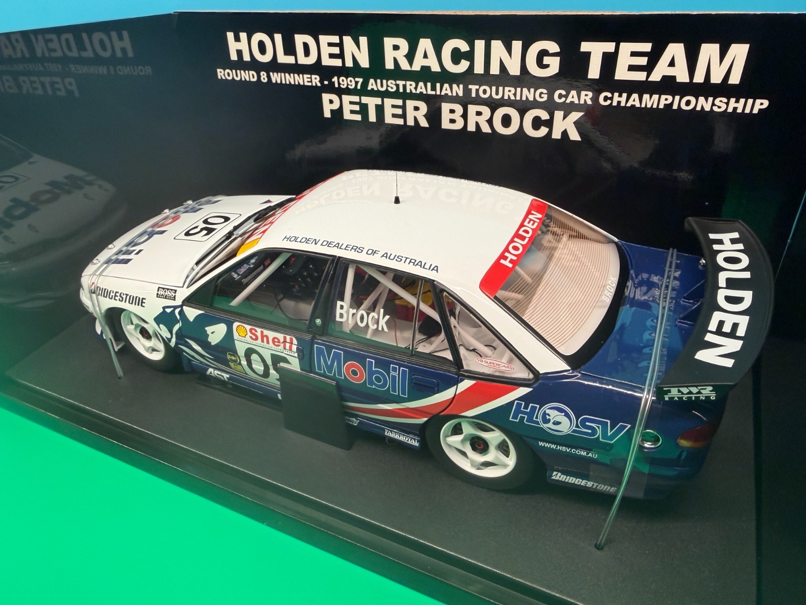 Biante 1:18 Peter Brock Holden VS Commodore HRT 1997 Round 8 Winner #05 COA LE