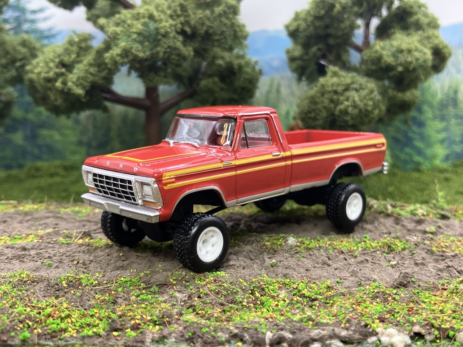 1978 Ford F-150 Ranger Explorer Lifted 4×4 Truck 1/64 Diecast Custom Greenlight