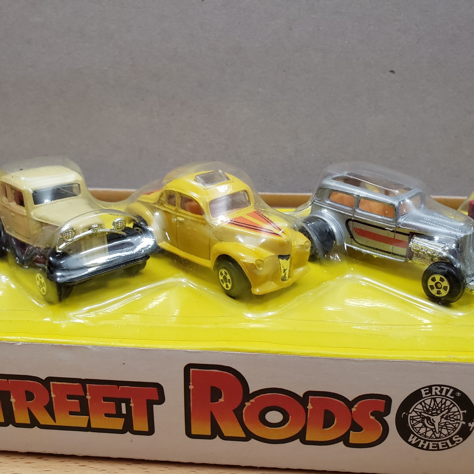 Ertl Ford Cruisin Street Rods 5-Car Set Diecast 1:64