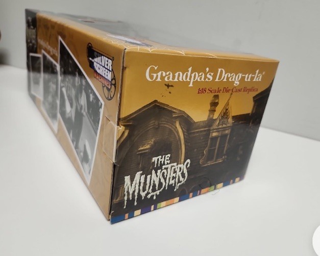 The Munsters Grandpa’s Dragula Hot Rod Diecast Race Car 1/18 Scale New in Box
