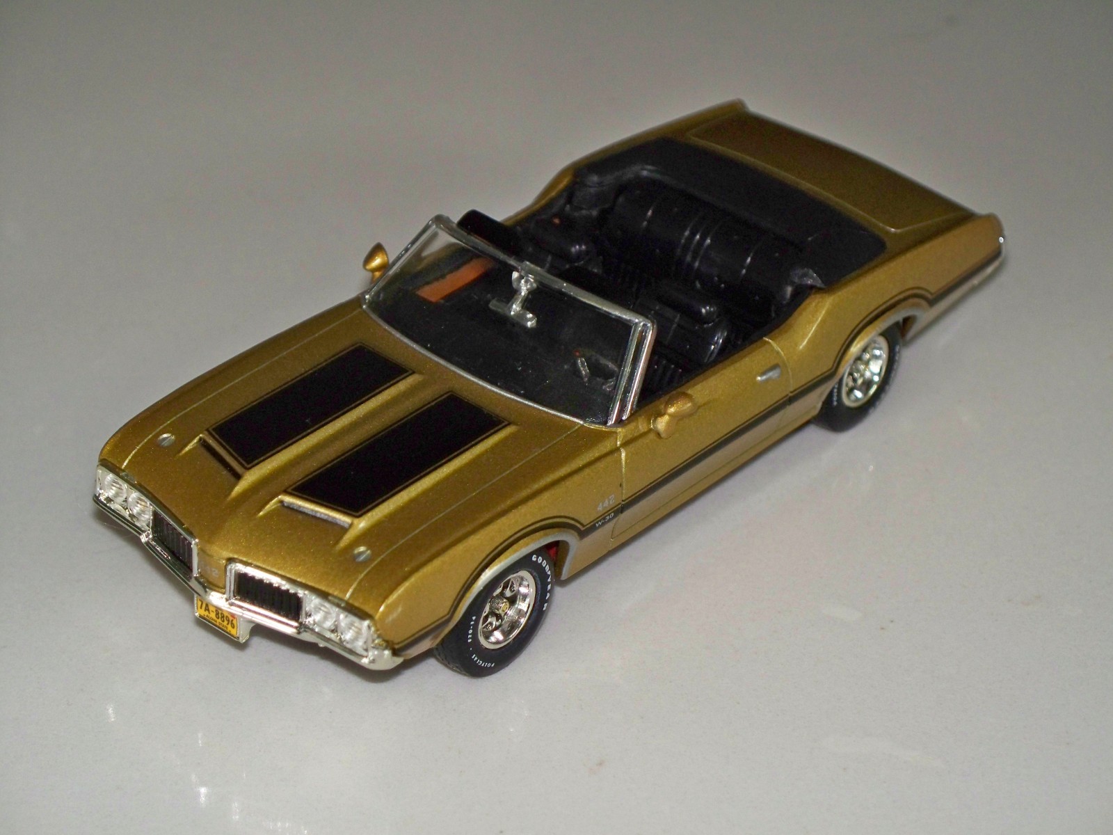 American Muscle ERTL 1:43 1970 Olds Oldsmobile 442 W30 Convertible Gold New