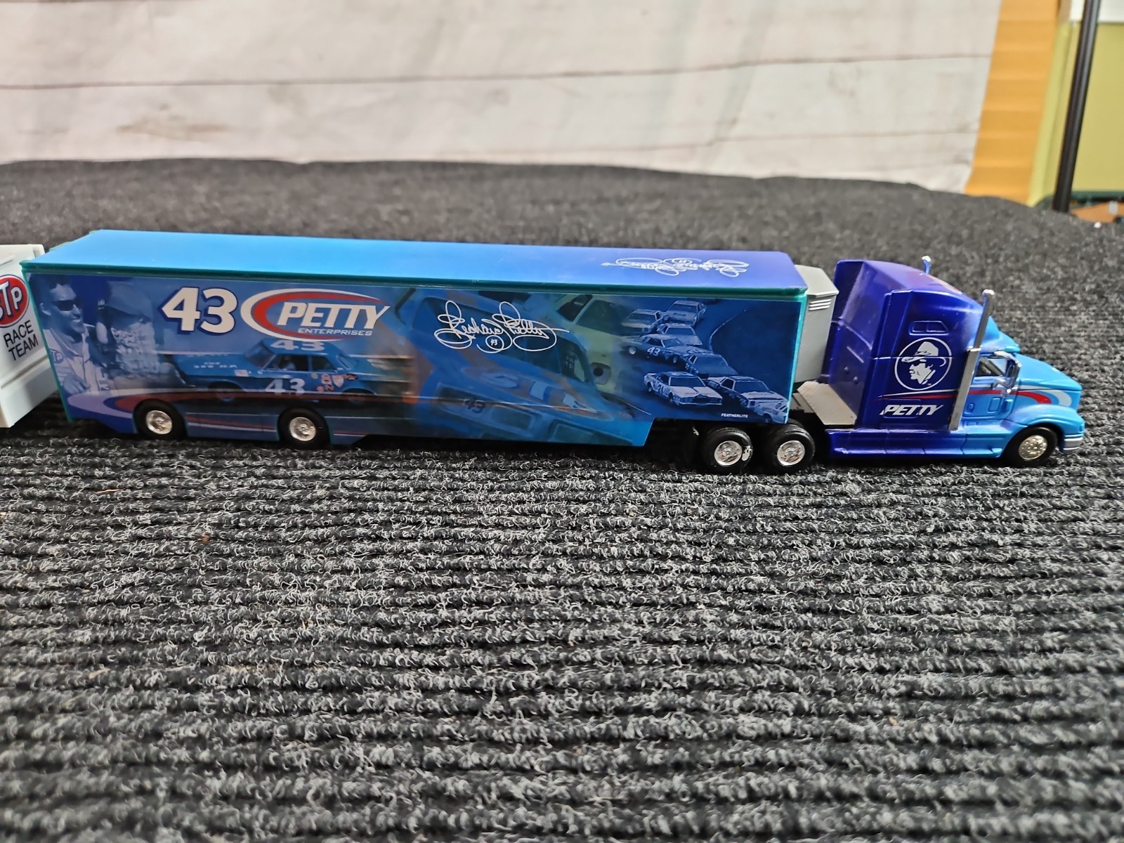 2 Hotwheels Richard Petty International Eagle Race Car Transporter