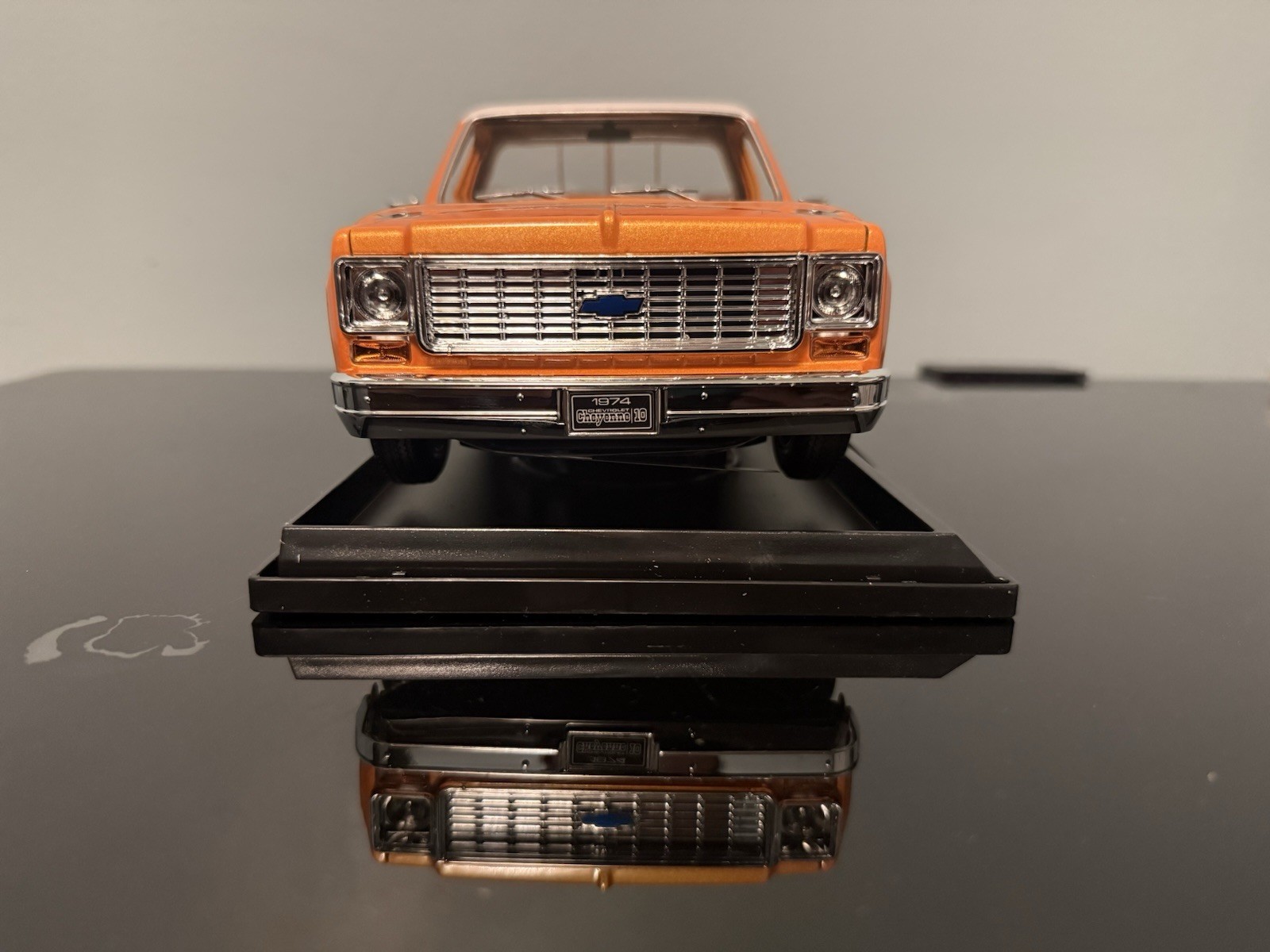 Maisto 1/18 Chevy C10 Cheyenne Super Pickup Truck Orange Two-Tone New In Box