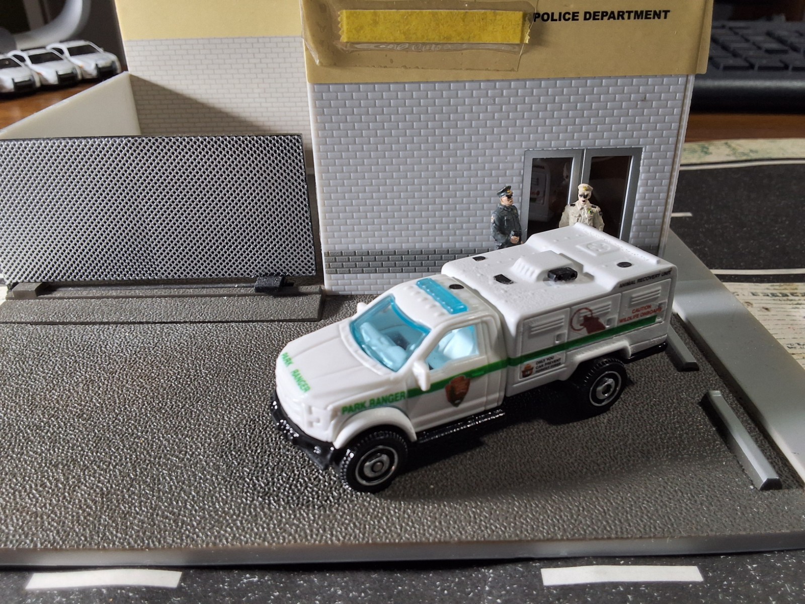 Matchbox Police CUSTOM FORD F-150 U.S. PARK RANGER ANIMAL RECOVEREY unit