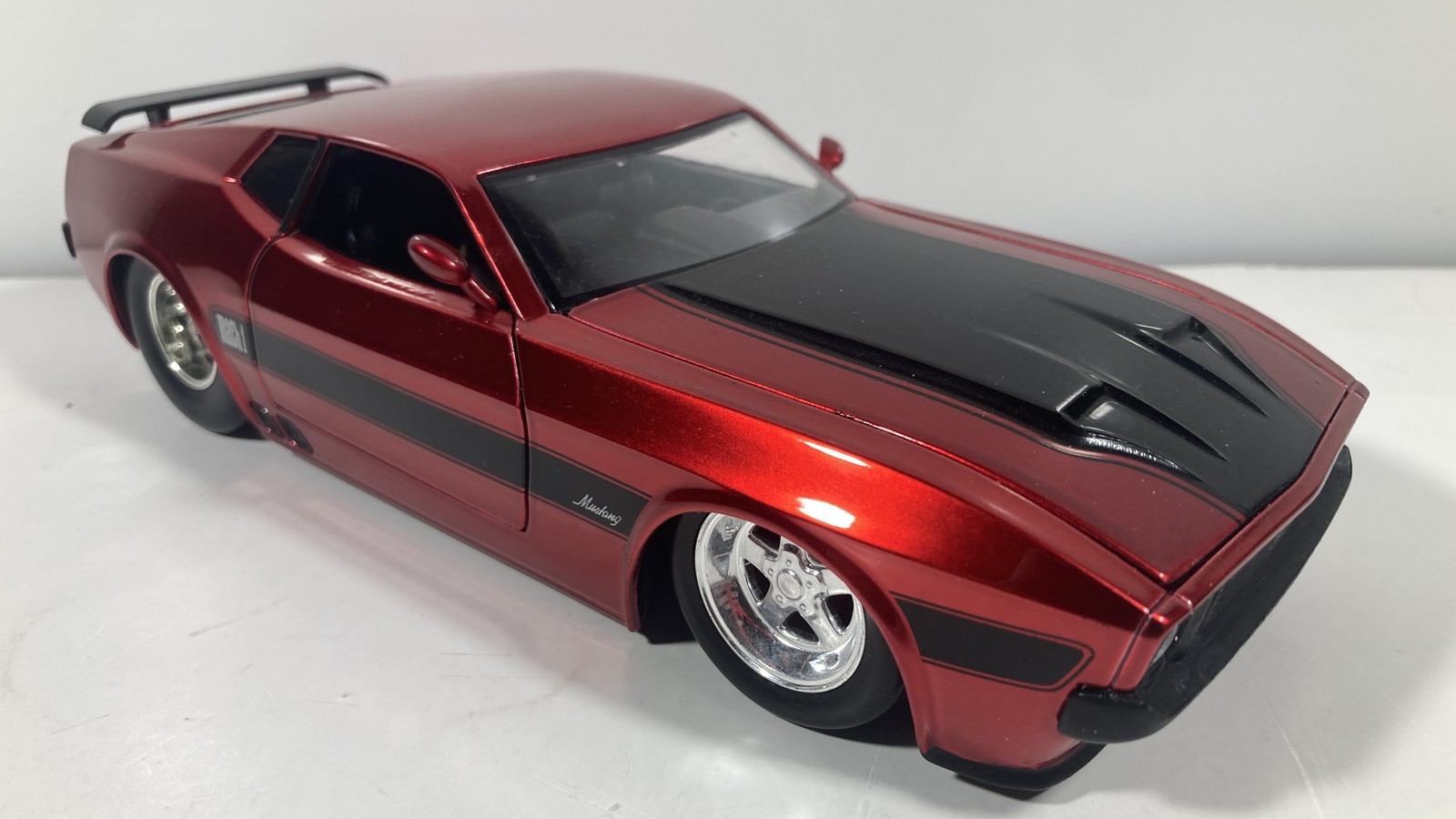 Jada Toys Bigtime Muscle 1973 Ford Mustang Mach 1 Custom Red Black 1:24 Diecast
