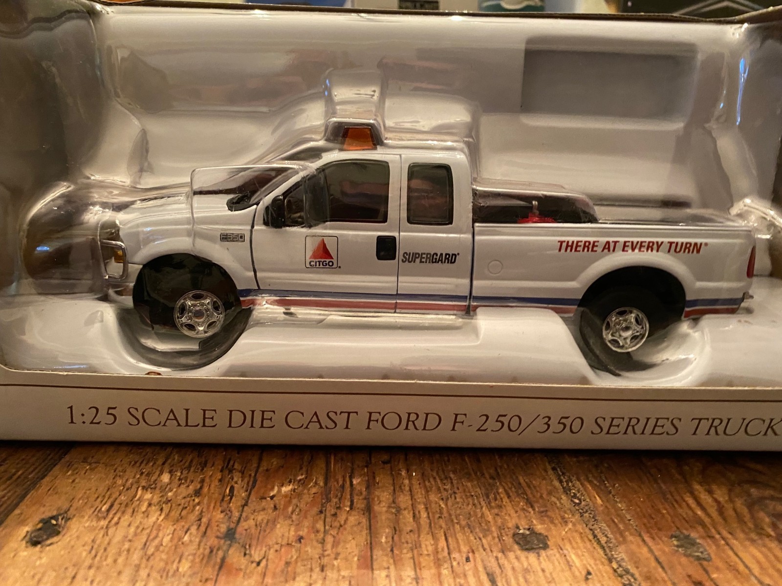 1:64 SpecCast #52566 Citgo Ford F-350 w/Accessories Pickup Truck MFD 2008 *NIB*