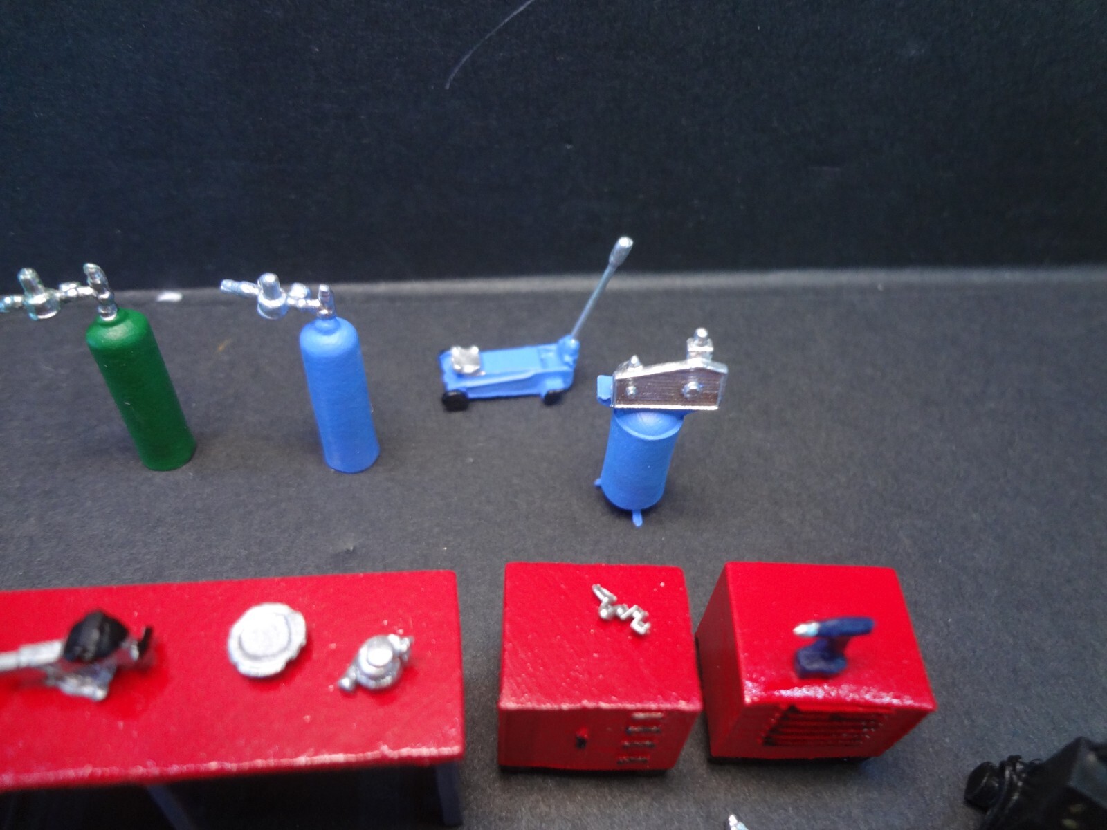 1:64 Scale Auto Repair Shop Workstation & Mechanic Tool Set Diorama Accessories
