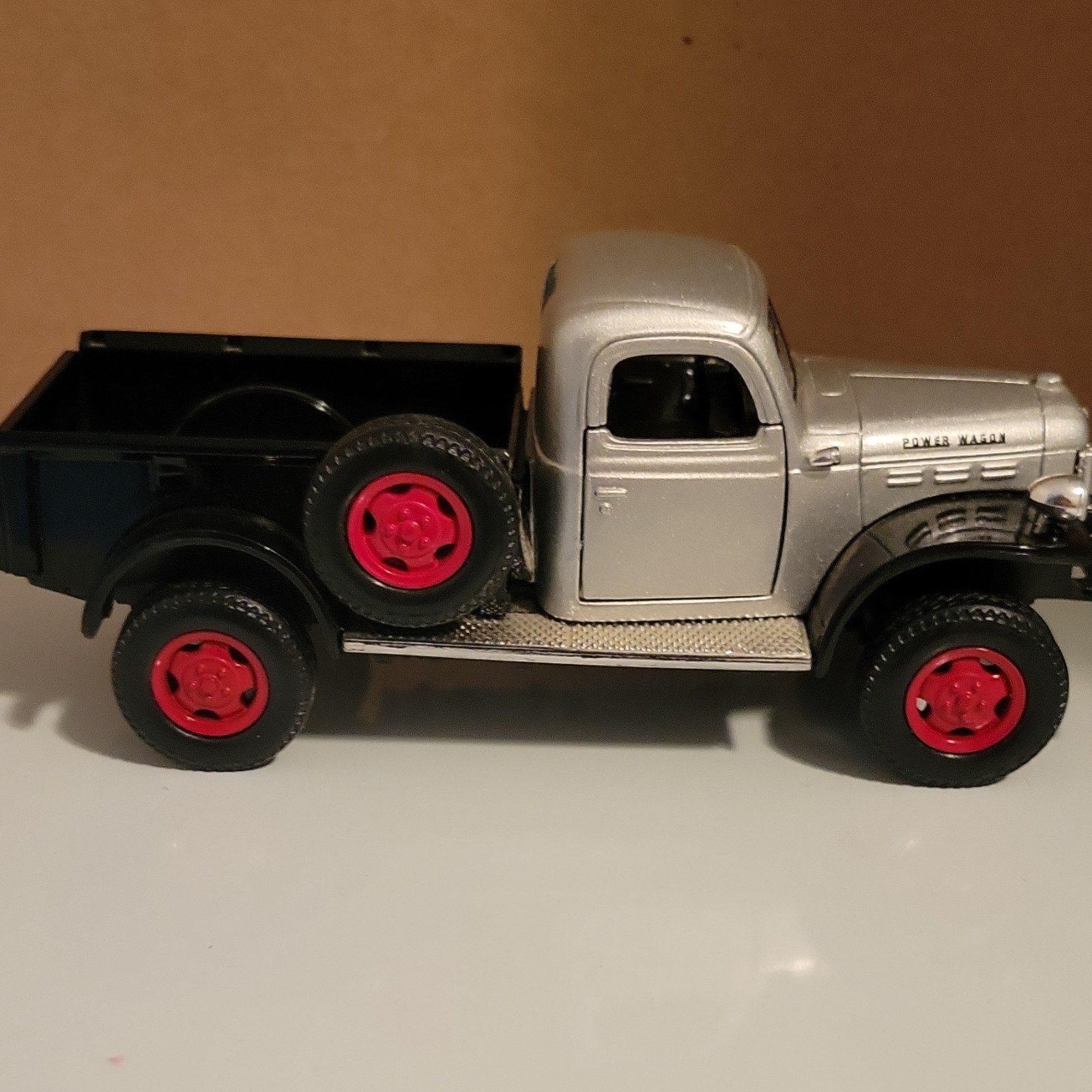 Dodge Power Wagon 1946 Pickup Truck Diecast Model Silver Black Red Wheels