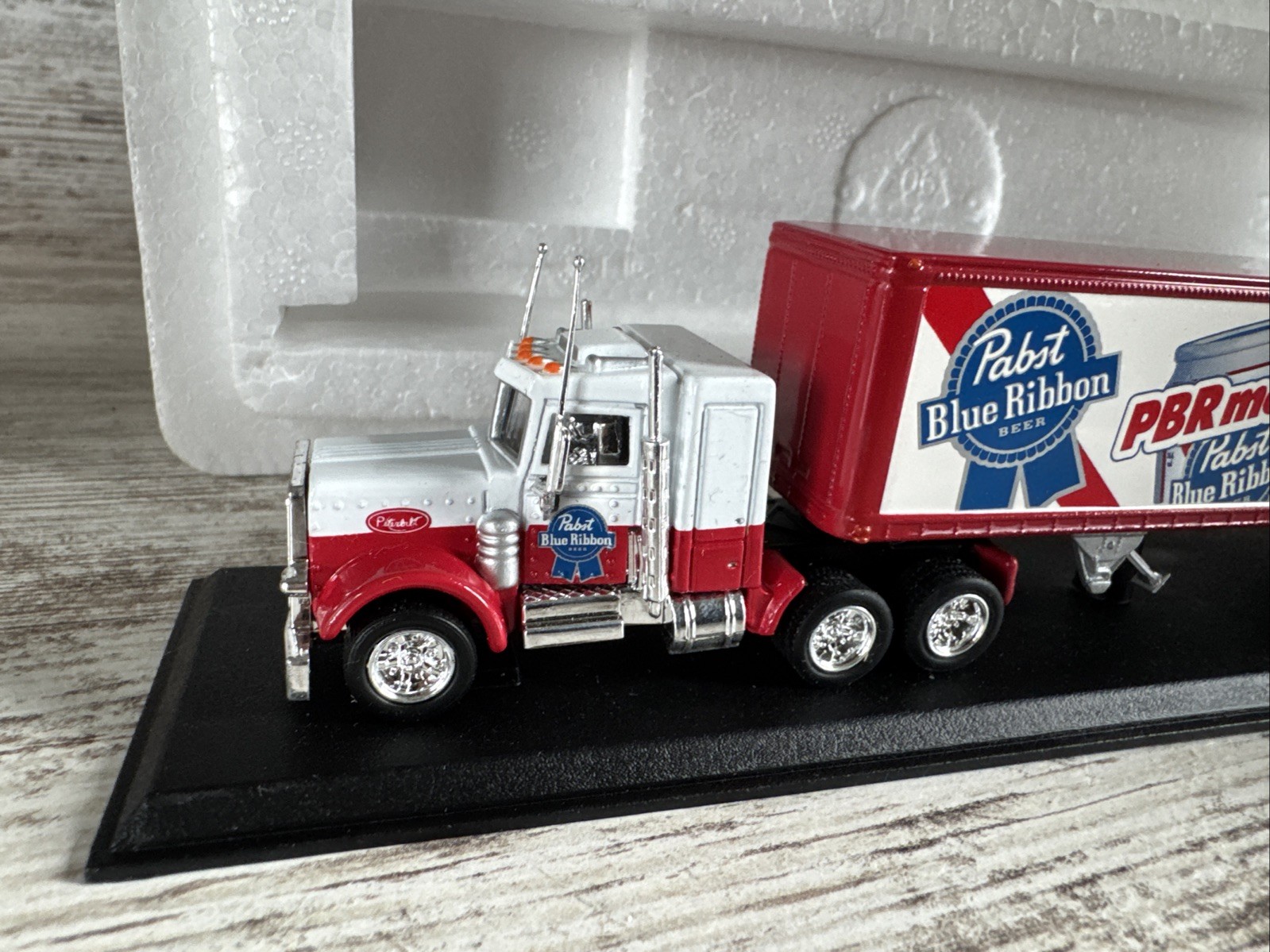 1/87 Scale Matchbox Pabst Blue Ribbon PBR Semi Truck With Trailer Beer.