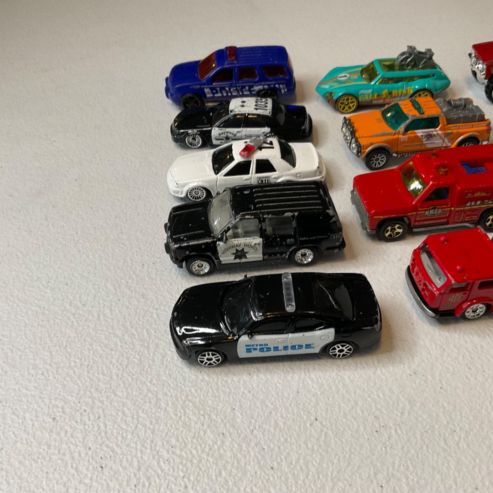Hot Wheels Emergency Vehicle Lot of 16 Police Fire Rescue Ambulance Cars Trucks