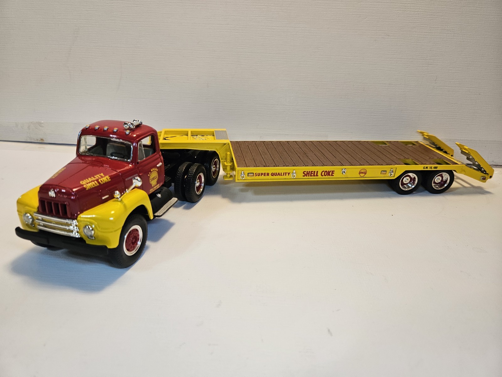 First Gear 1959 Intl. RF200 Tractor w/Low Boy Trailer 1/34 E.J.Wallace “Shell”
