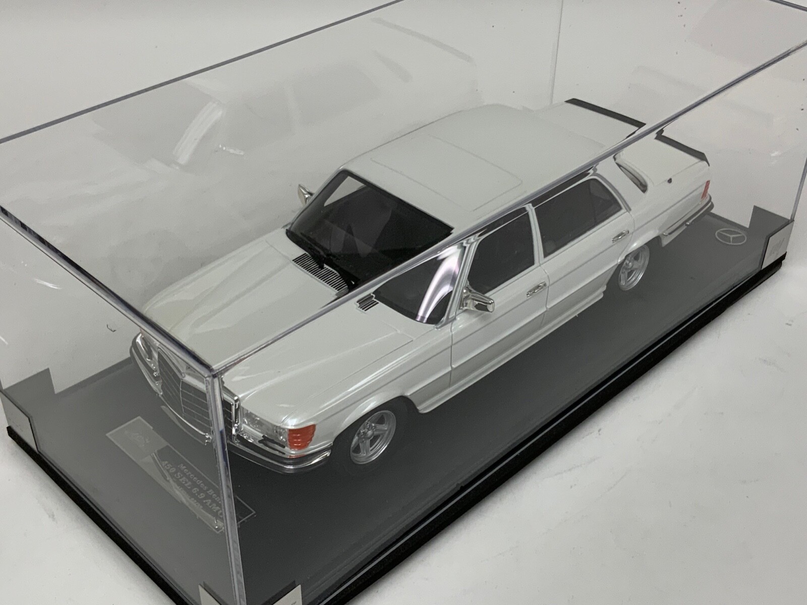 1/18 Ivy Models Mercedes Benz 450 SEL AMG 1972 W116 in White leather base 50 pcs