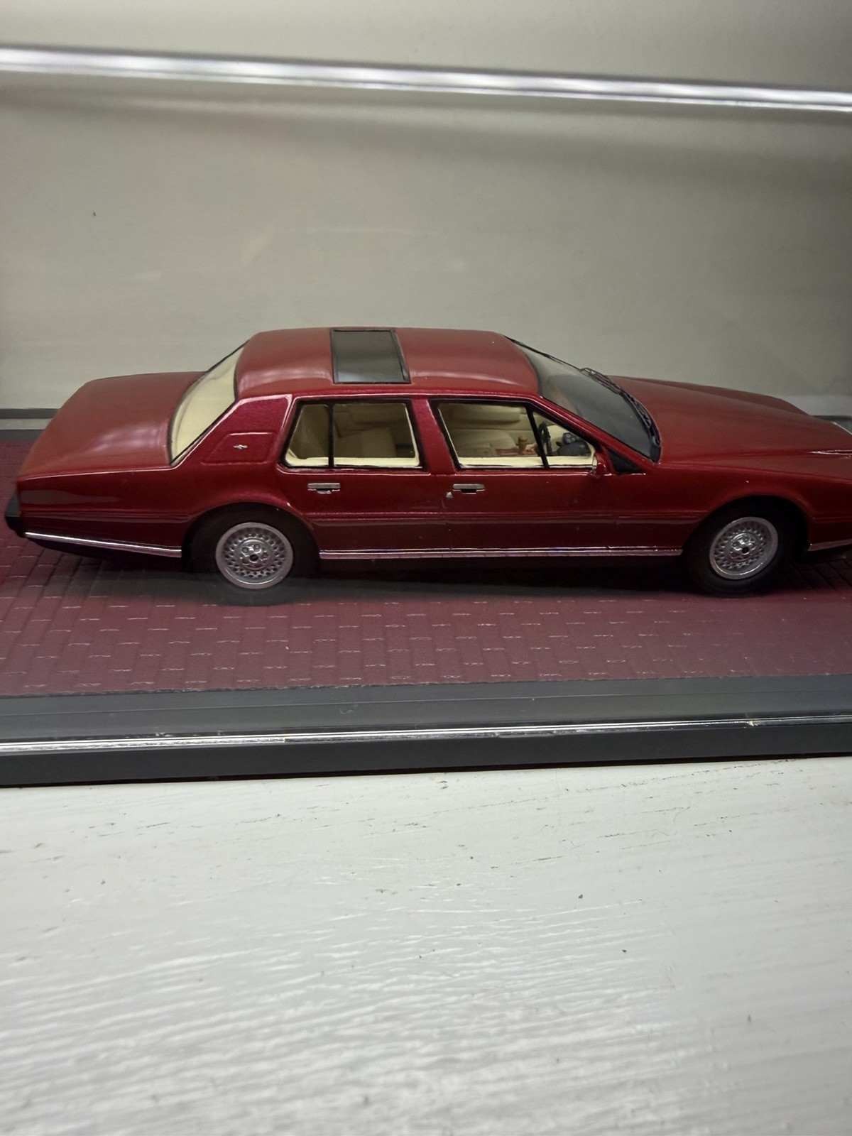 Matrix 1:43 Aston Martin Lagonda Series I (1974–75) Deep Metallic Red