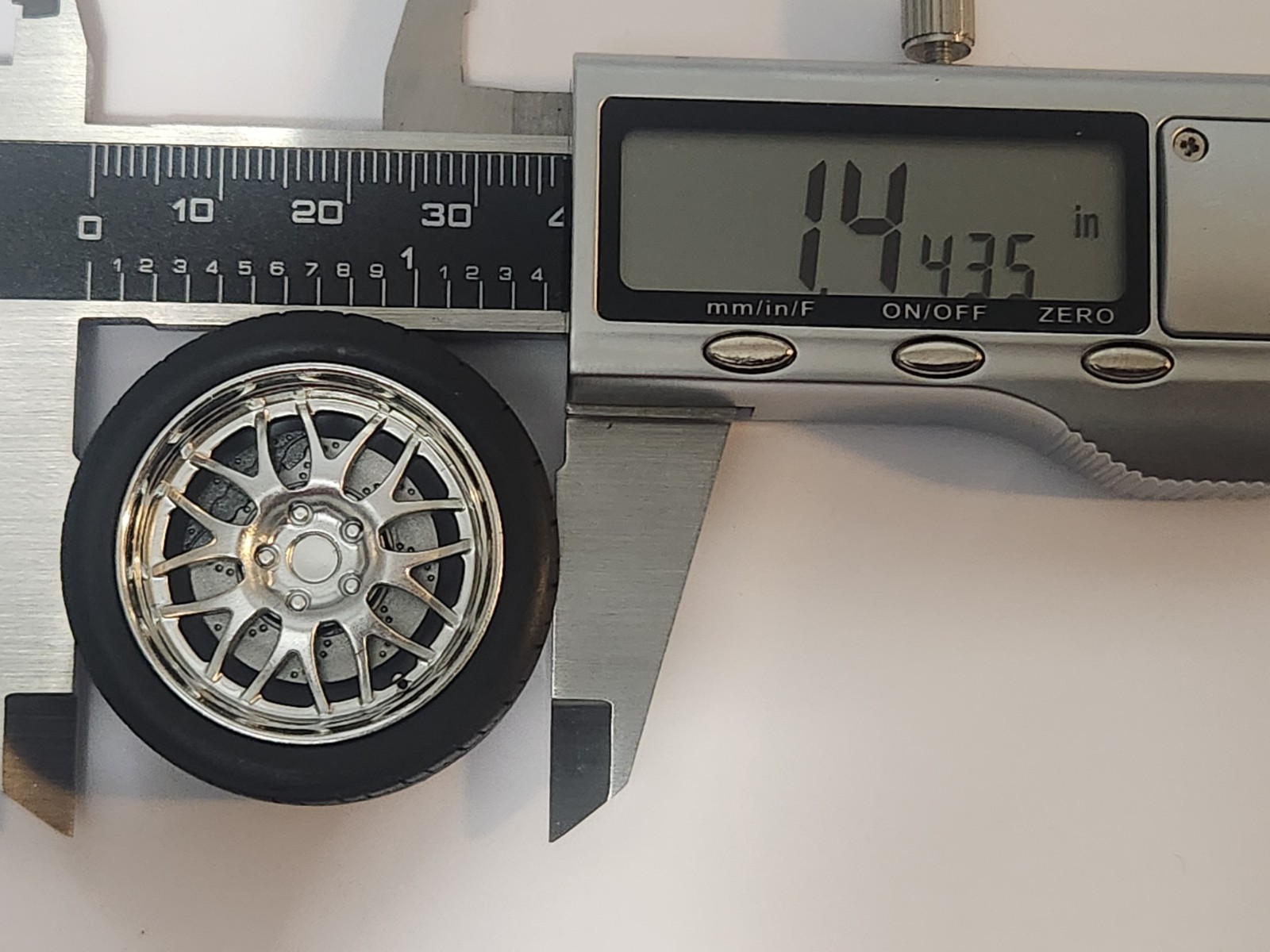 1/18 ACME Street Fighter 18″ Wheel & Tire Set-A1805222W
