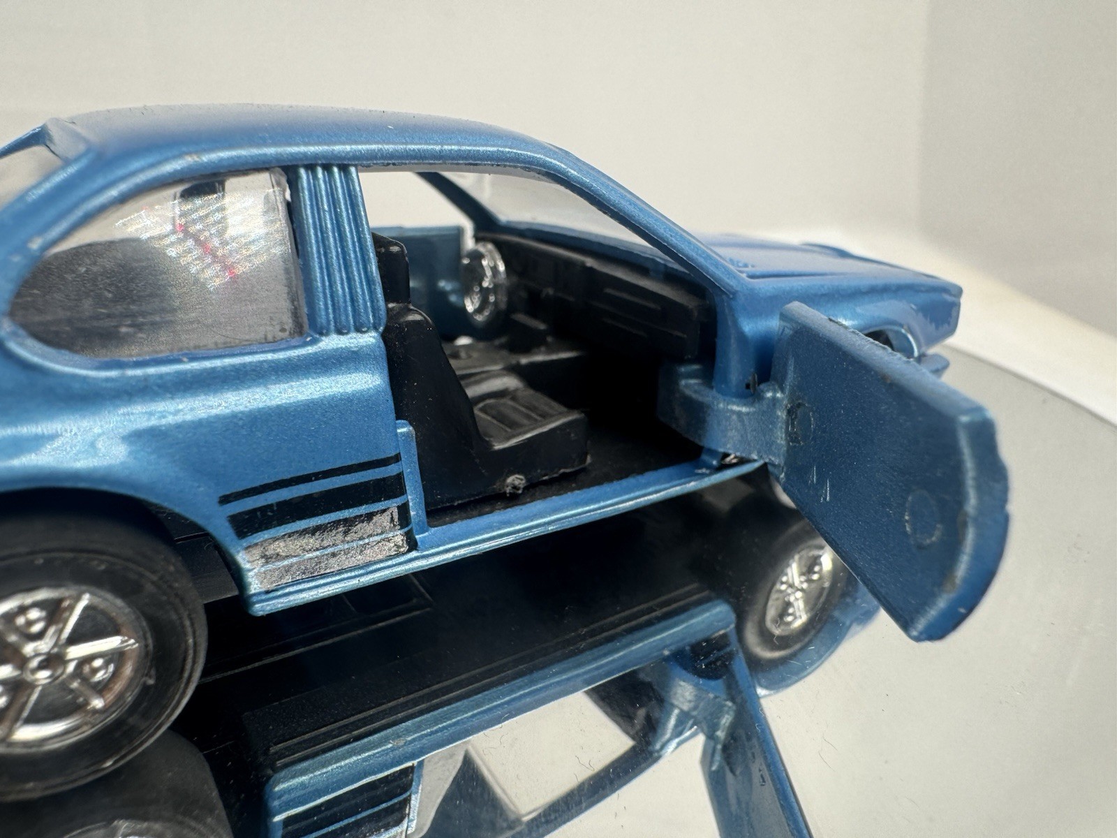 1/41 Scale BMW 635 CSi E24 (6-Series) Diecast Car (4.75″) Sunnyside Toys SS-907
