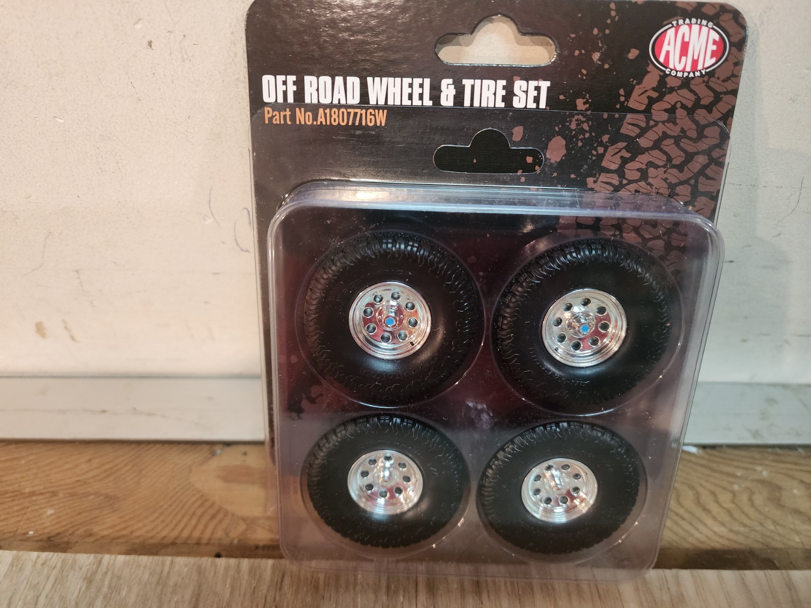 1:18 ACME 35″ MAG WHEEL AND TIRE SET – A1807716W – NEW