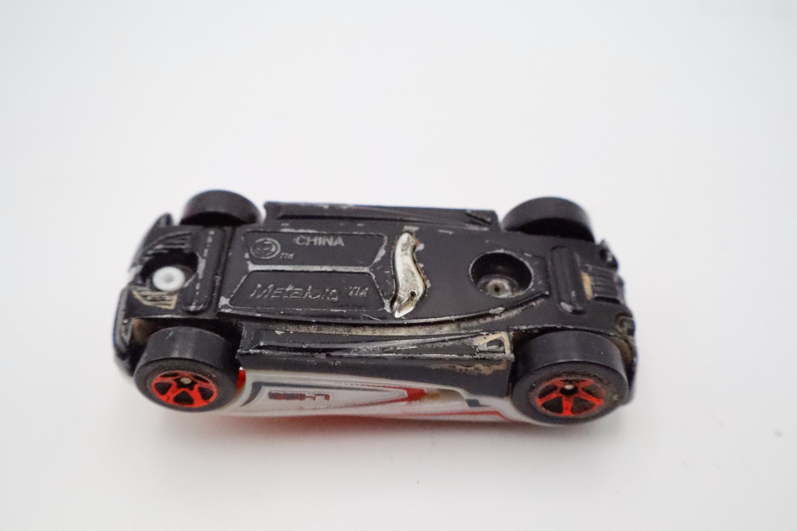 Maisto Metalog™ Fantasy Racer Diecast Car Red/White w/ Translucent Top 1:64