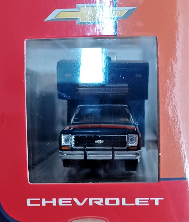 M2 Machines~1975 Chevrolet Cheyenne Super 30 & 1978 C10 Silverado Camper Hauler