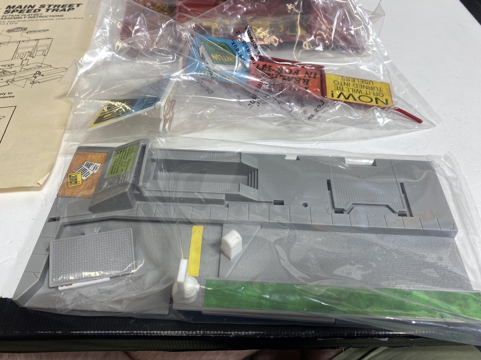ERTL Speed Strips Main Street Speed Trap