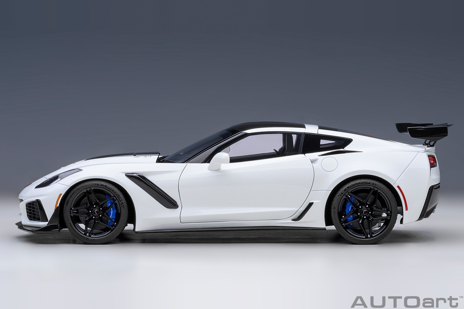 2019 Corvette C7 ZR1 in Arctic White in 1:18 Scale by AUTOart