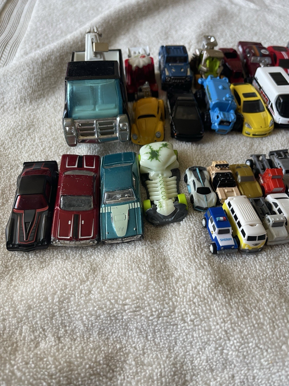 Mixed Lot Of Metal And Plastic Cars