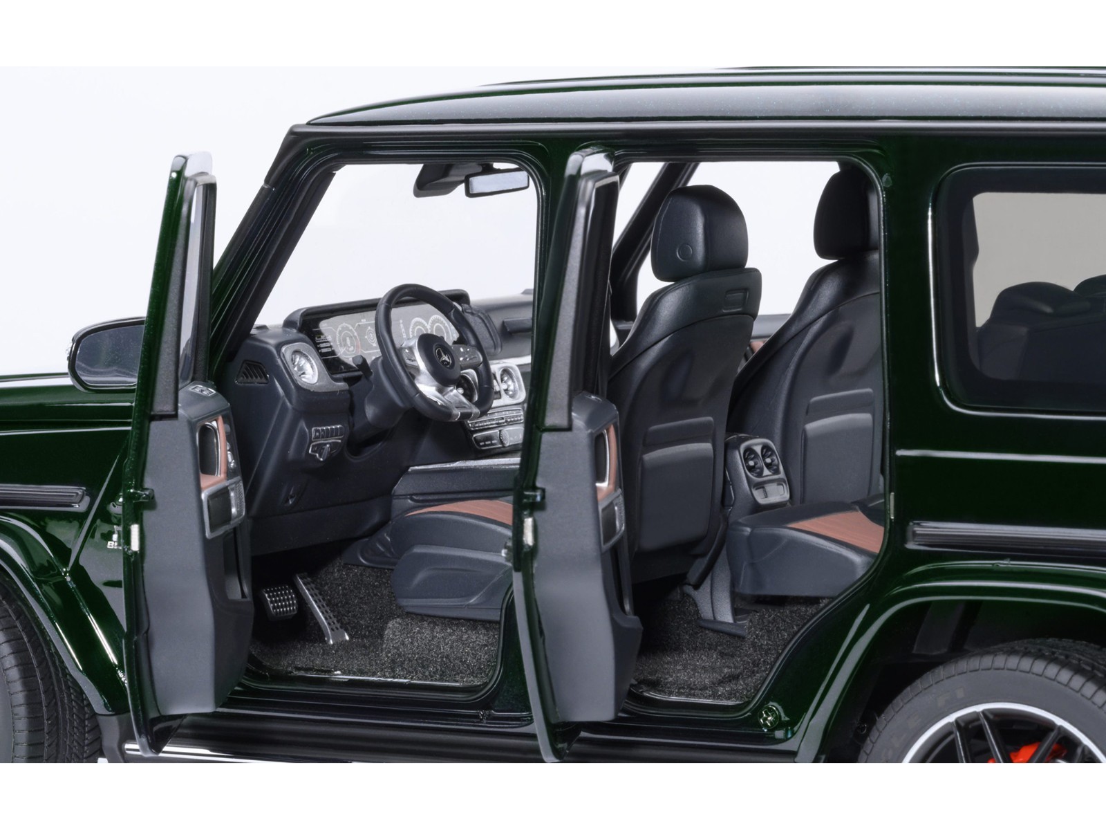 2019 MERCEDES-BENZ AMG G63 EMERALD GREEN 1/18 MODEL CAR BY AUTOART 76355