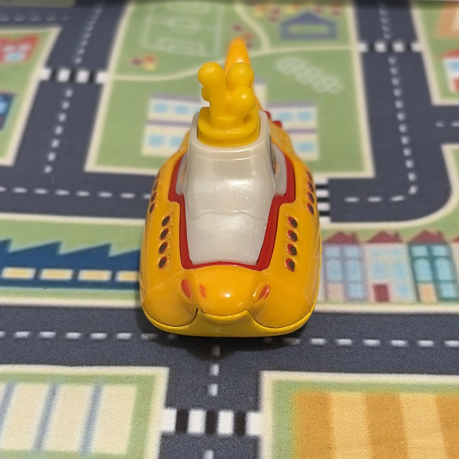 Hot Wheels Beatles Yellow Submarine Die-Cast Car 2015 Mattel #DHJ33 EUC