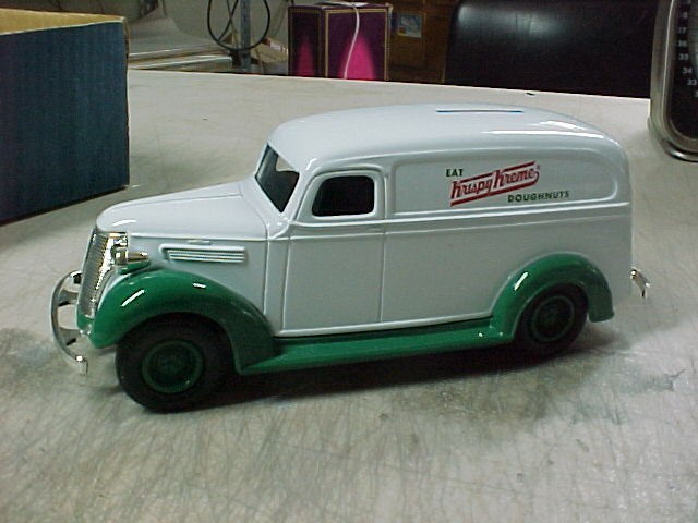 KRISPY KREME 1938 CHEVROLET DIECAST PANEL TRUCK 1:25 Scale COIN BANK