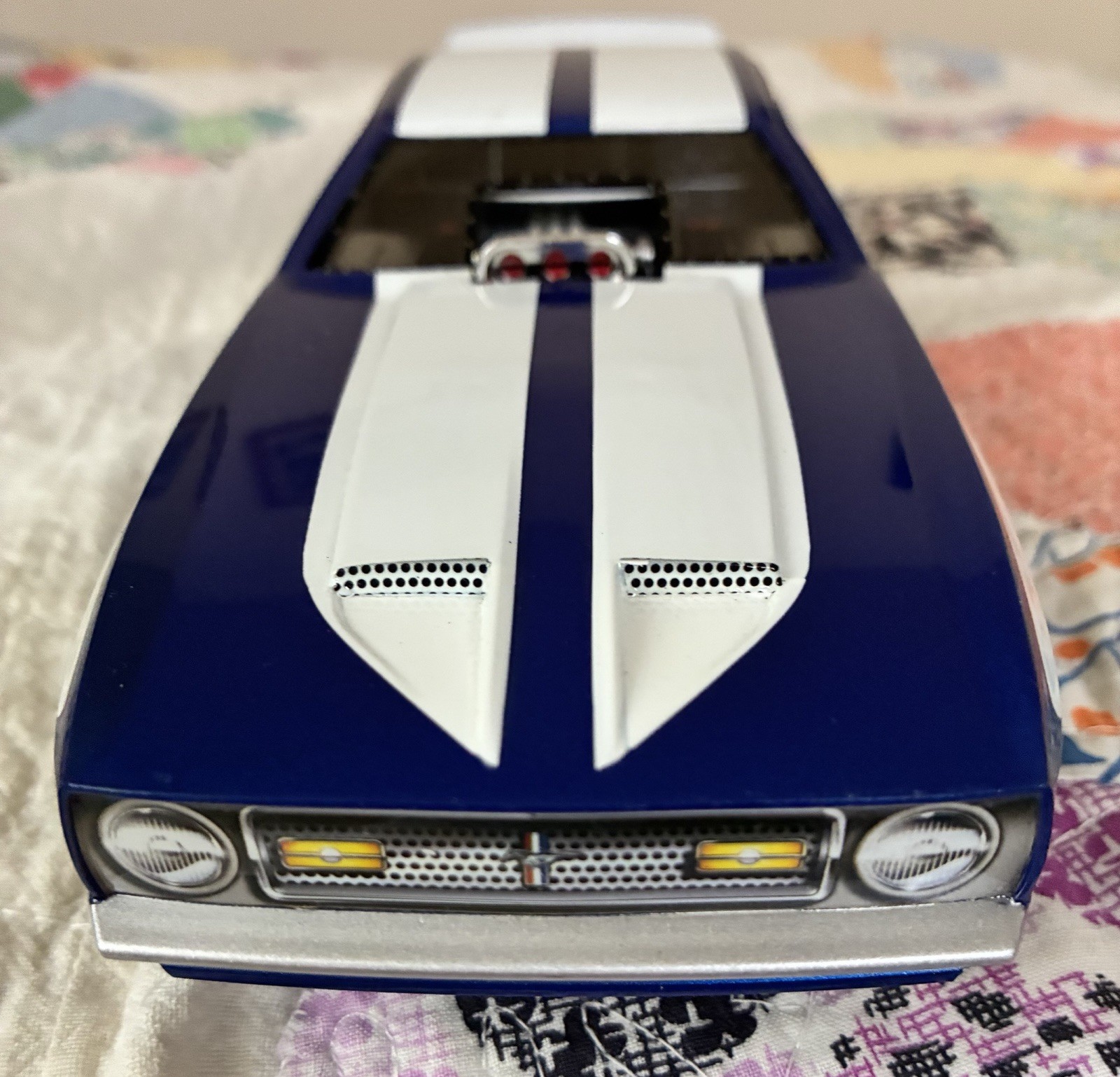 auto world 1/18 legends
