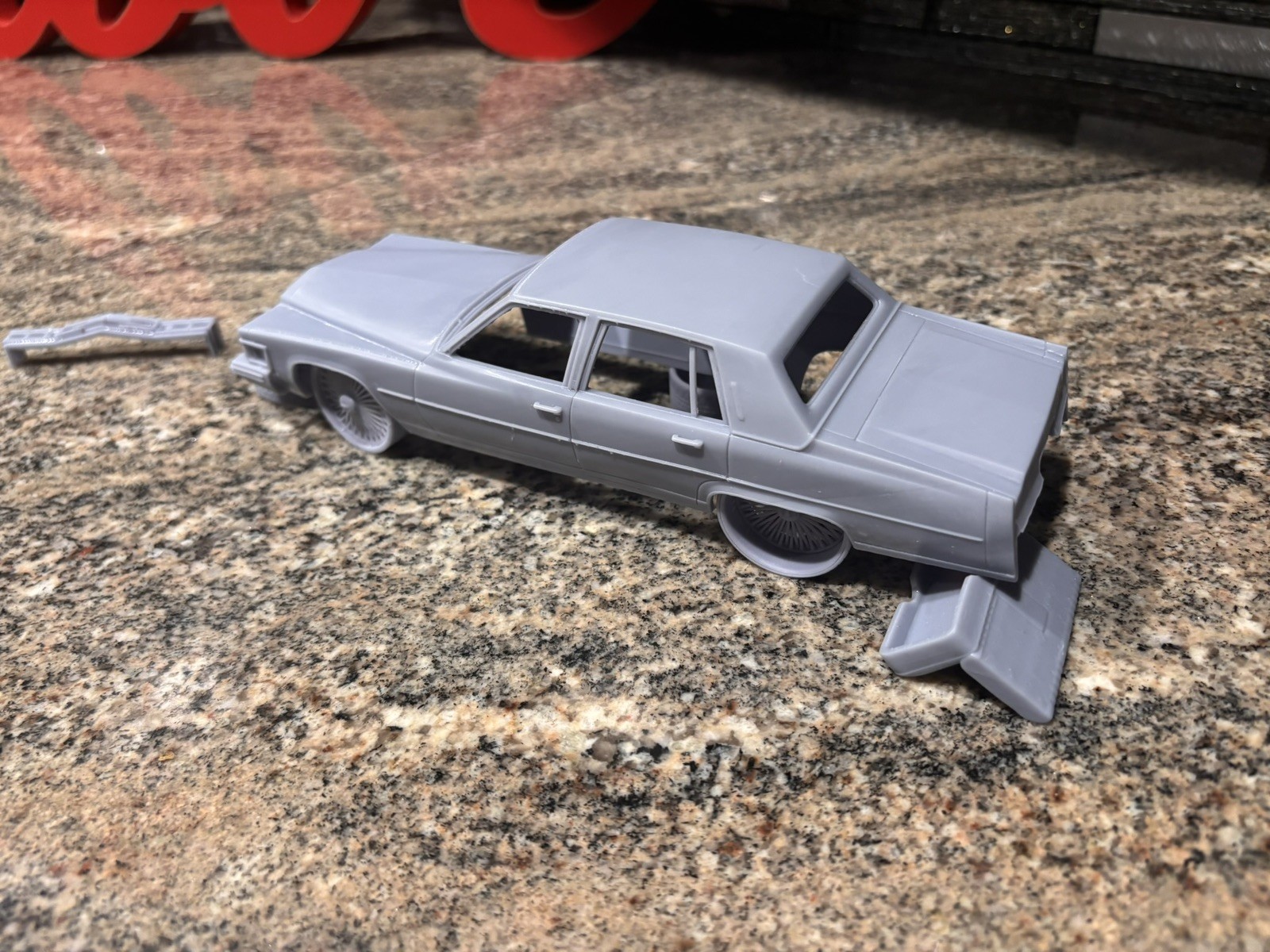 1979 Cadillac Fleetwood Kit (1/24) WINDOWS INCLDUED