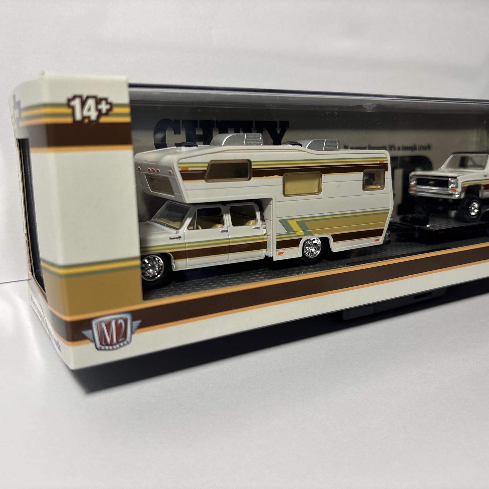 M2 MACHINES HAULER 1974 CHEVROLET CHEYENNE SUPER 30 CAMPER & 1974 K5 BLAZER