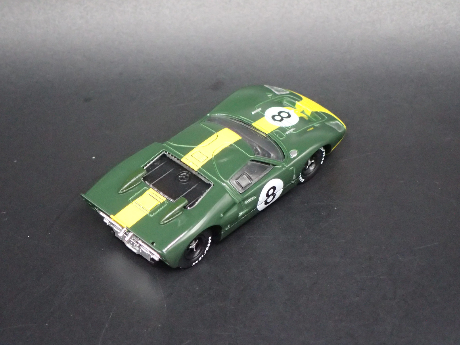 1966 66 FORD GT40 MK II RACE CAR GREEN 1:64 SCALE DIORAMA DIECAST MODEL CAR