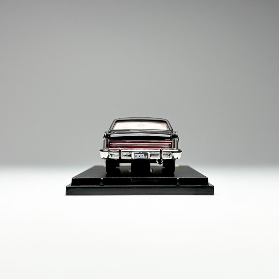 Turning Crush 1/64 Scale 1979 Lincoln Continental Town Car Alloy Model Car