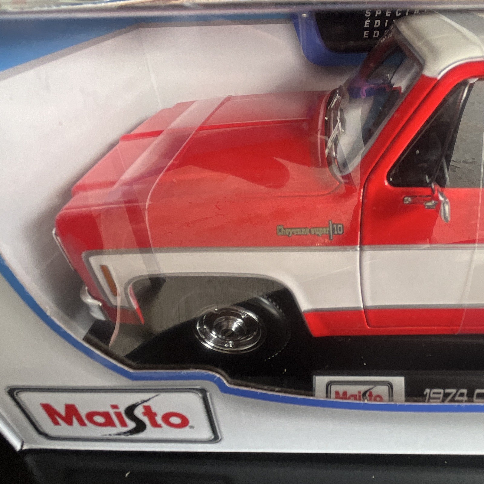 Maisto 1 18 Scale – 1974 Chevrolet C10 Cheyenne Super – Blue White Truck