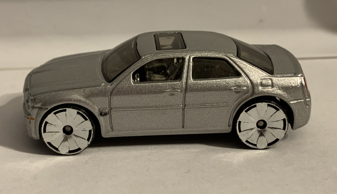 Hot Wheels DCC 2005 Chrysler 300C Hemi Diecast Car 1/64 Loose Rolls Nice