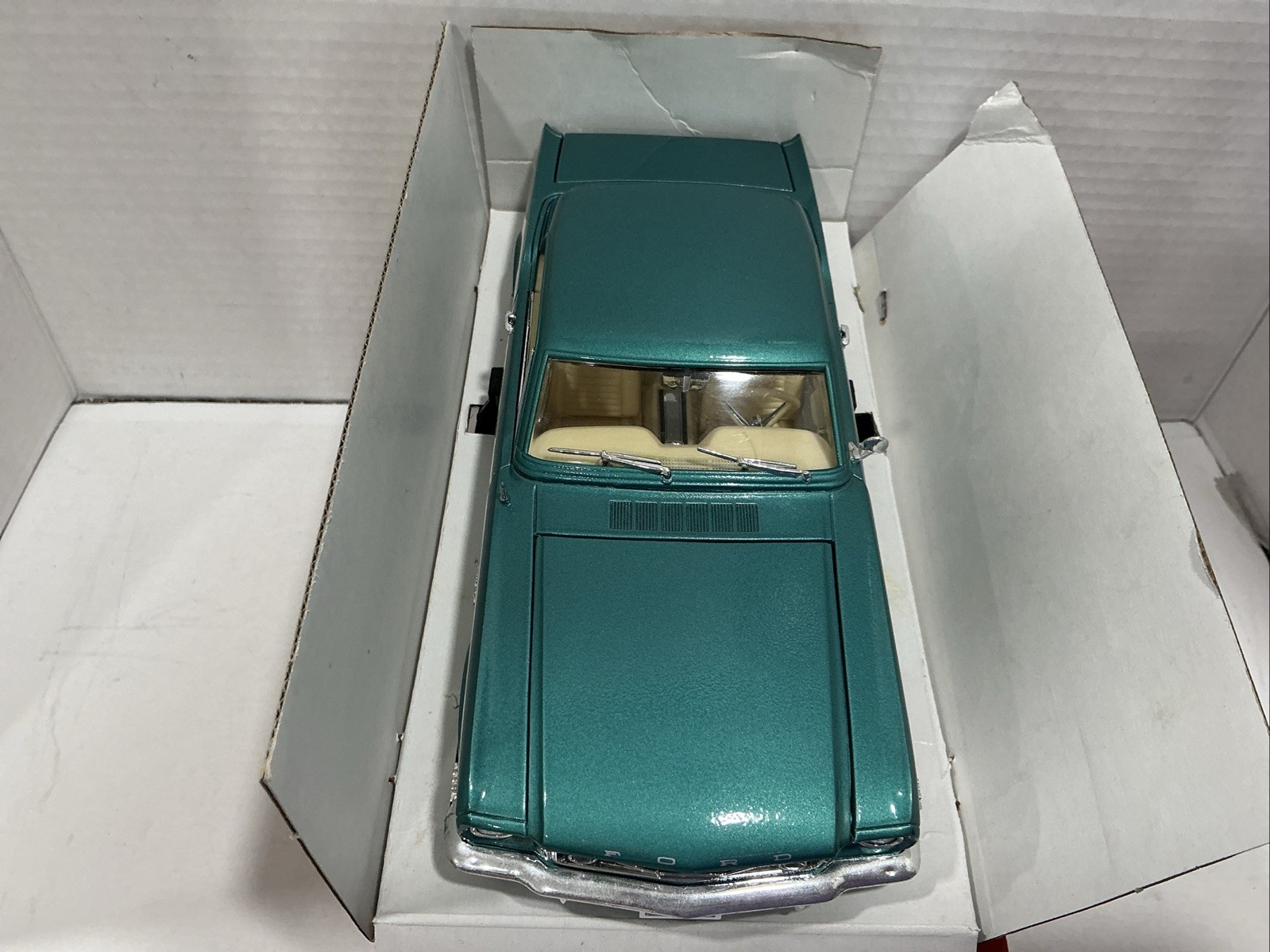 MIRA GOLDEN LINE 1964 1/2 FORD MUSTANG Hardtop 1:18 Scale blue Green ￼