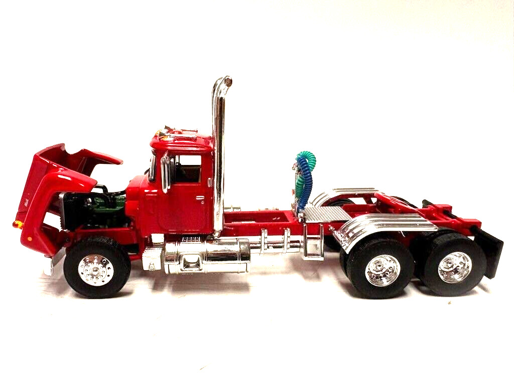 DCP FIRST GEAR 1/64 SCALE R MODEL MACK DAY CAB, RED & CHROME
