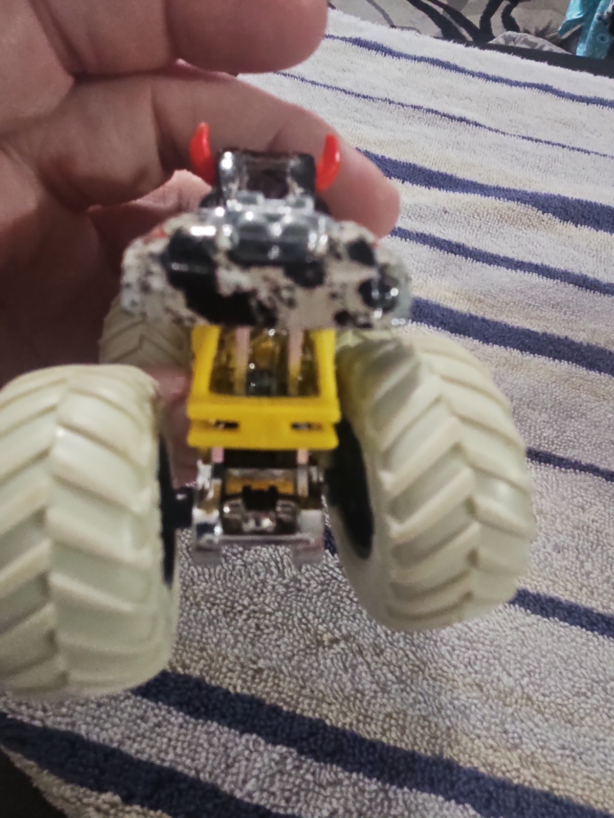 ~~•RARE~~~~MONSTER JAM “STEER CLEAR”™ 1/24 DIE-CAST BY HOT WHEELS™