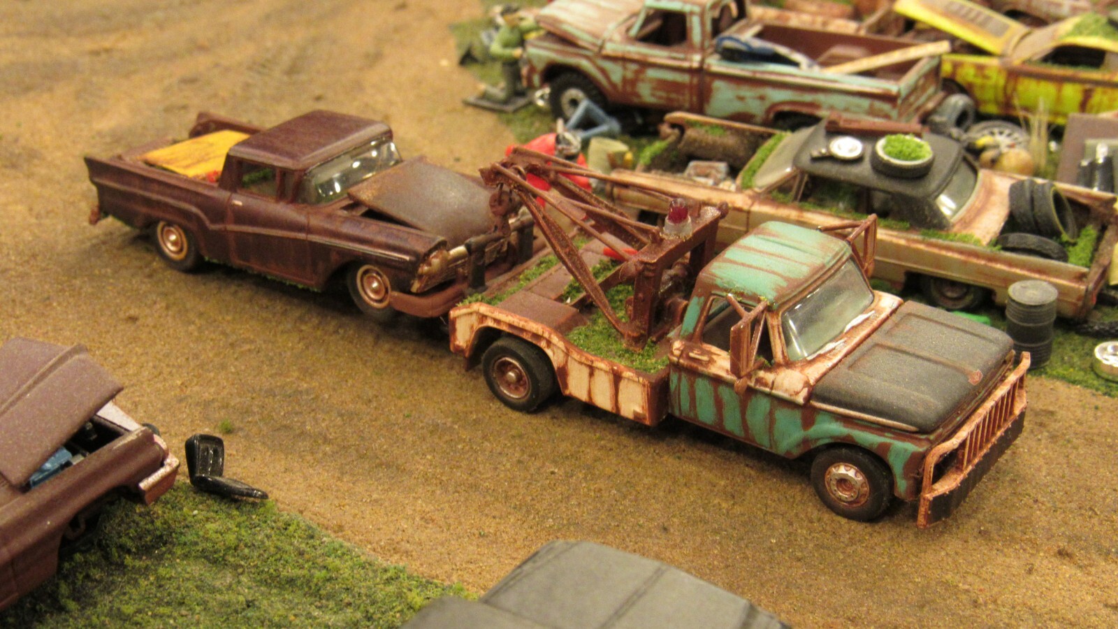 CUSTOM BUILT WEATHERED RUSTY JUNK PARTS YARD 1957 FORD RANCHERO CAR TRUCK 1:64/A