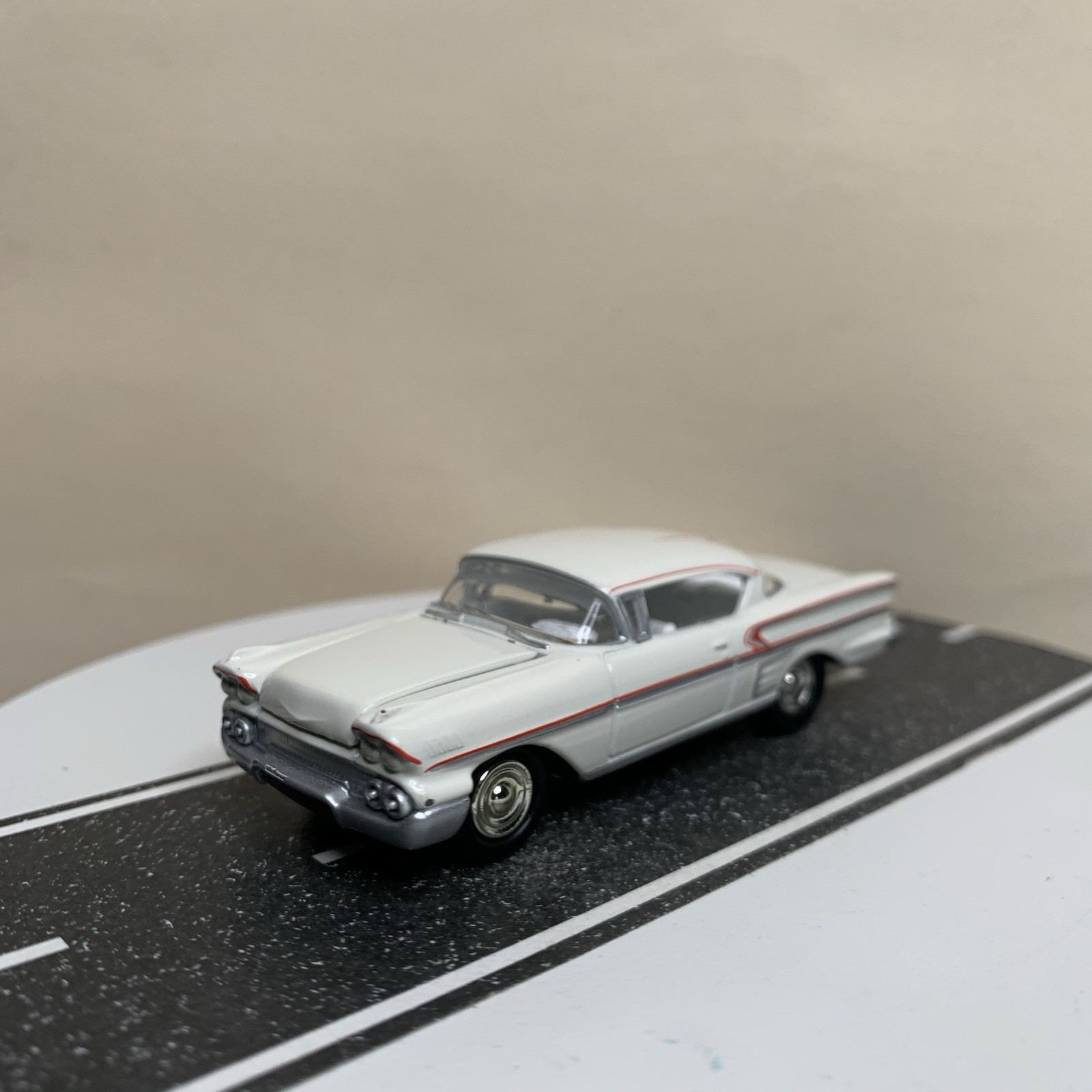 Johnny Lightning American Graffiti 1958 Chevy Impala 2-Door White Red 1:64 NM