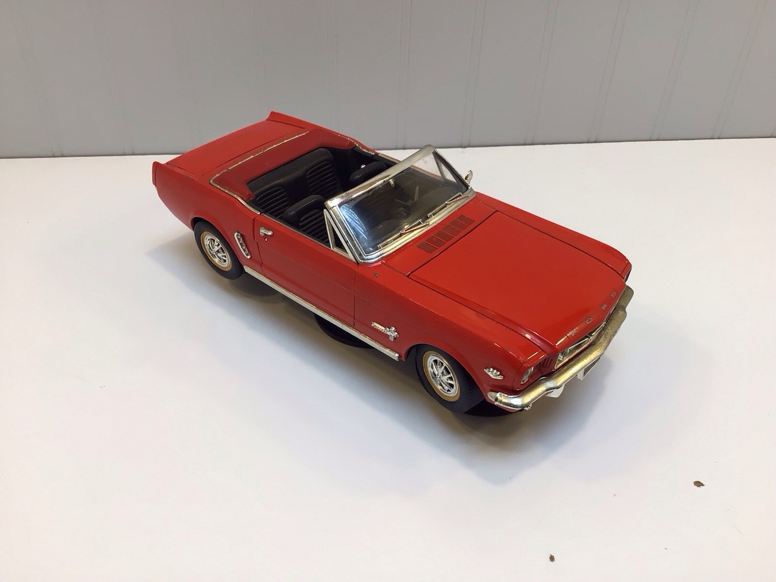 1964 1/2 Red Ford Mustang Convertible 1:18 Die-Cast Mira Golden Line