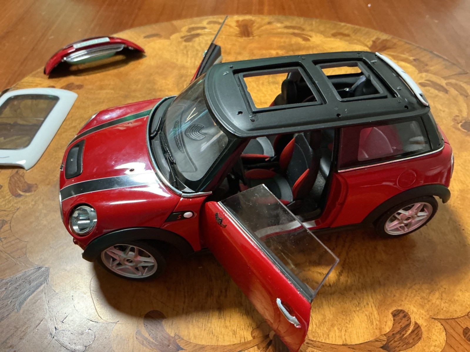 Mini Cooper 1:18 scale 2006 Red Diecast For Repair only