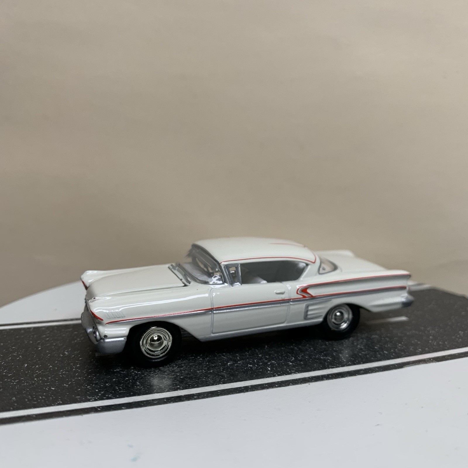 Johnny Lightning American Graffiti 1958 Chevy Impala 2-Door White Red 1:64 NM