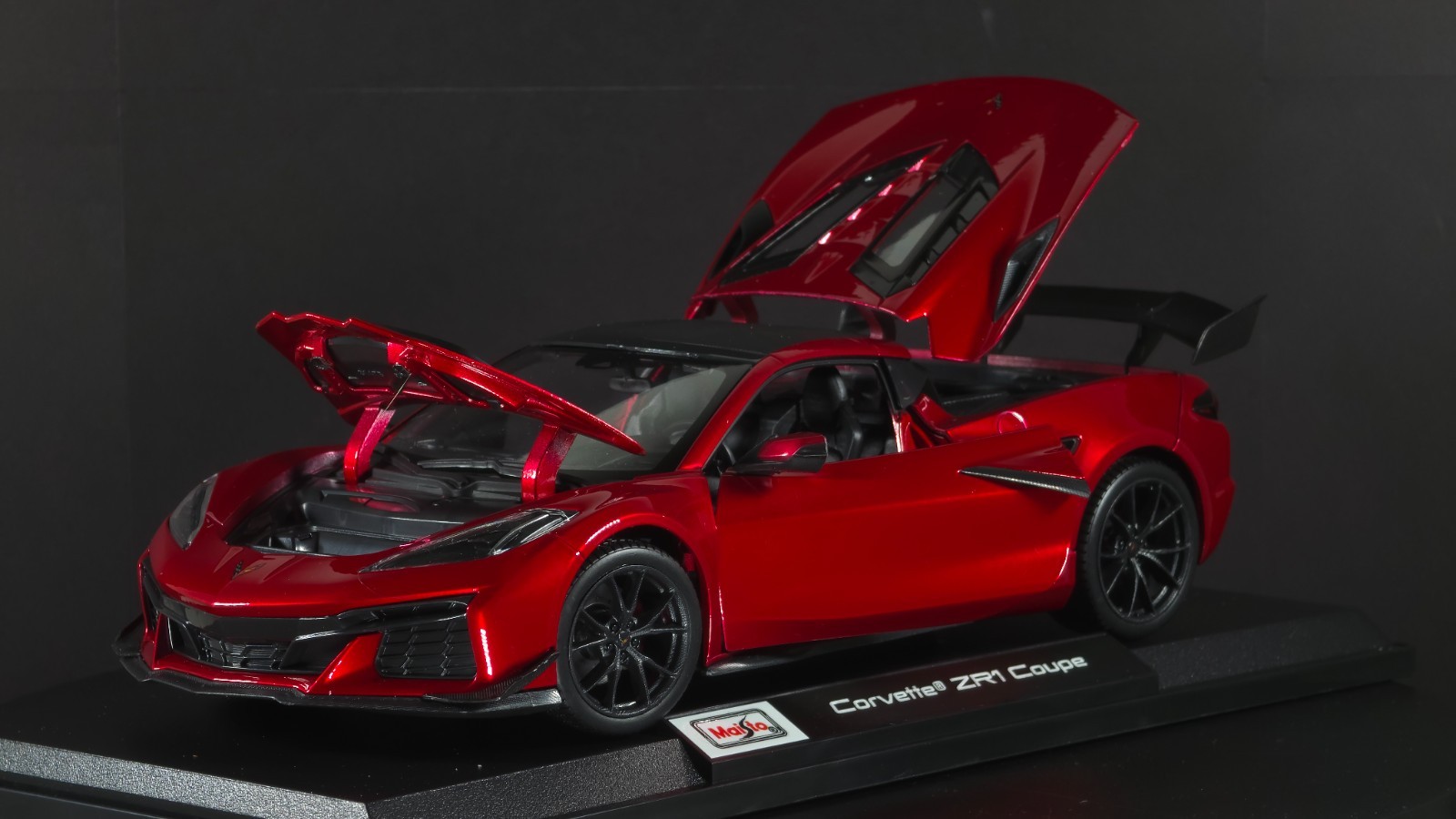 Corvette ZR1 Coupe 1:18 Maisto Exclusive Style Special Edition – Red