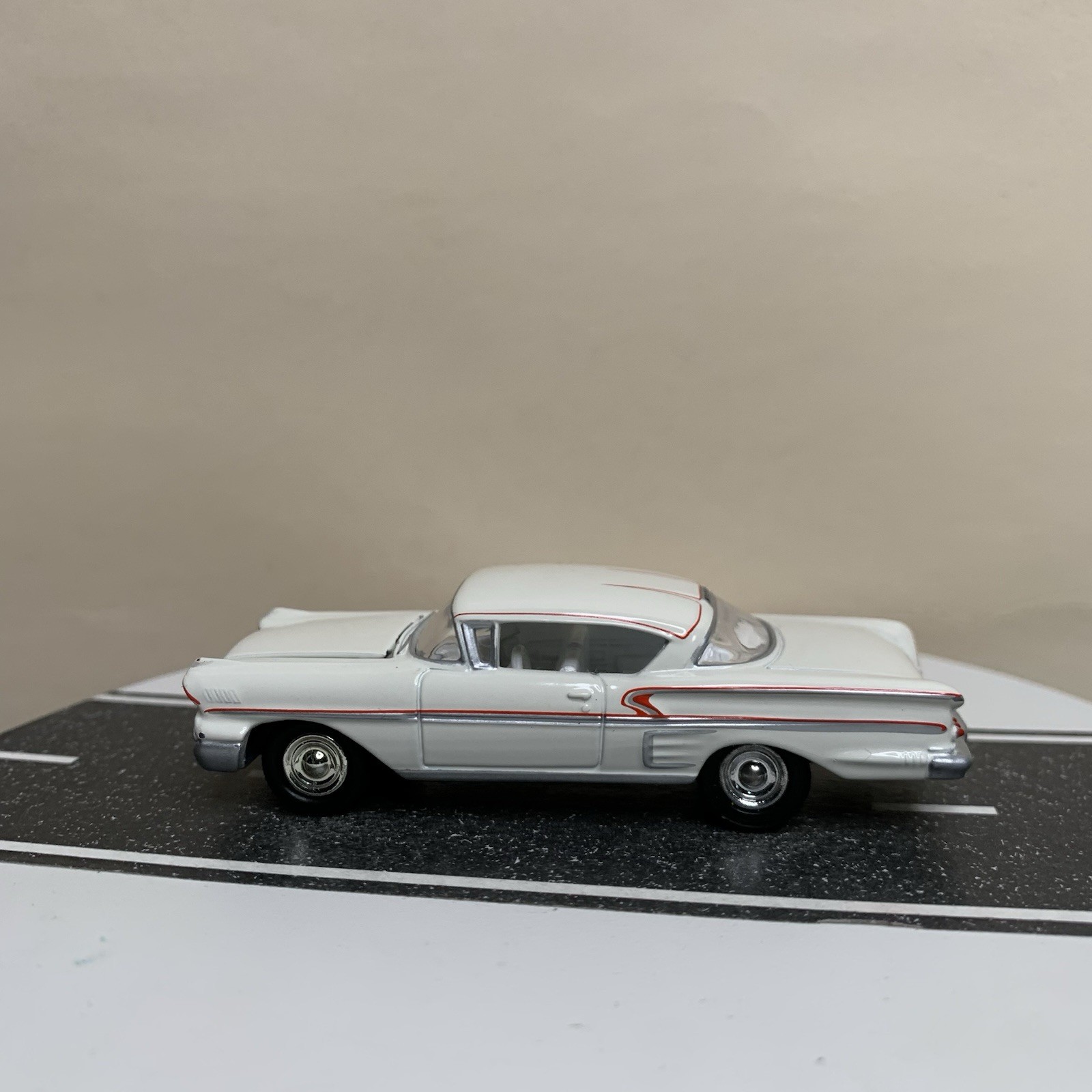Johnny Lightning American Graffiti 1958 Chevy Impala 2-Door White Red 1:64 NM
