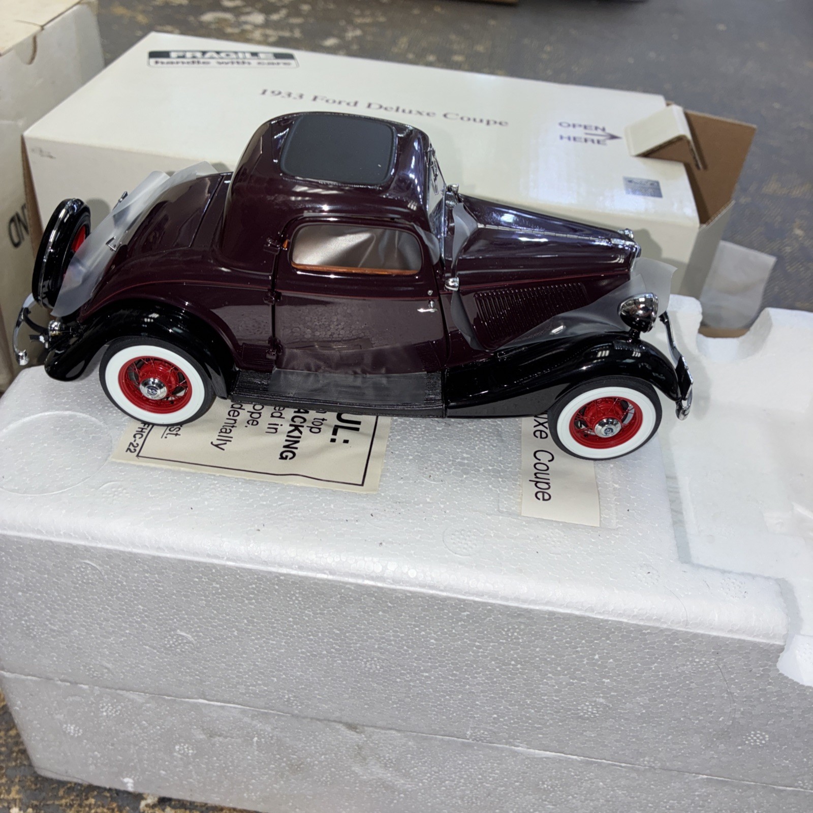 DANBURY MINT 1933 FORD DELUXE COUPE 1:24 SCALE in box with title and unpacking