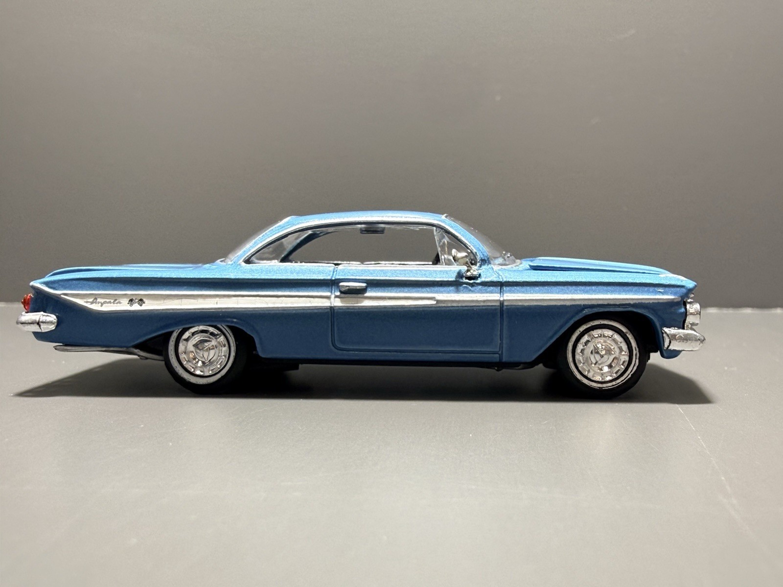 1961 61 Chevy Impala SS 409 Blue Opening Hood & Trunk 1/64 Scale