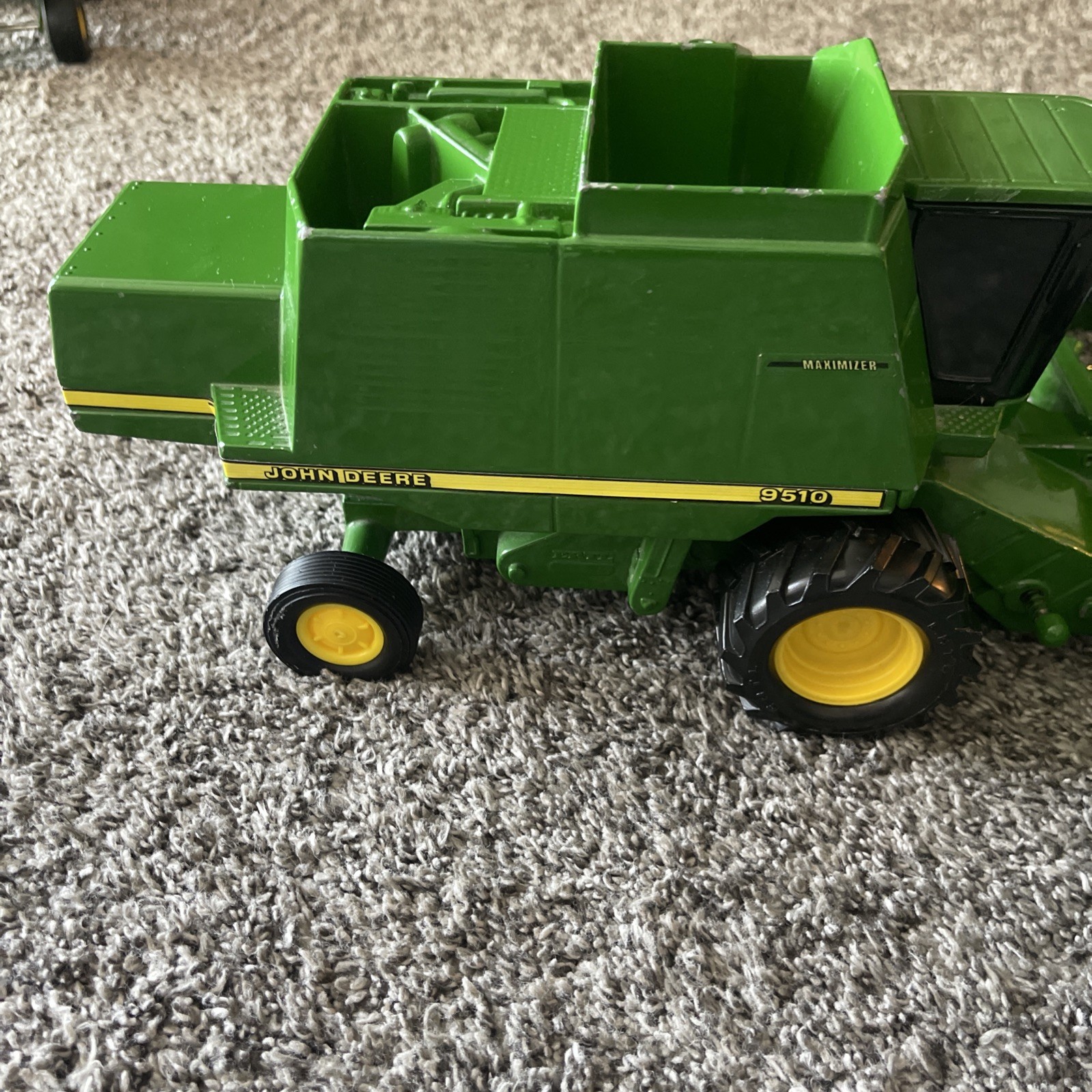 Vintage Metal ERTL John Deere 9510 Maximizer Combine With Bean Header. No Chute